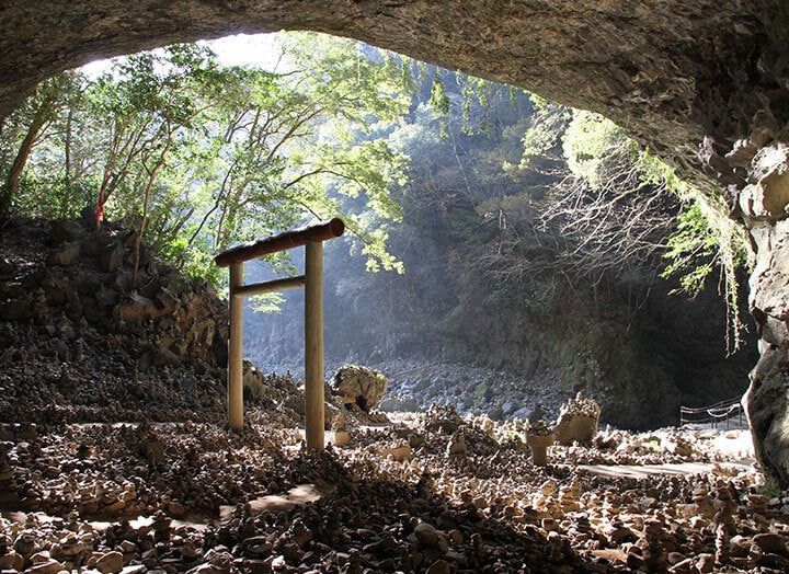 Takachiho Kama-Iri Tea "Kami no Mai Bronze" by Kashimaen Honpo Miyazaki, Japan - Kurumira Shop